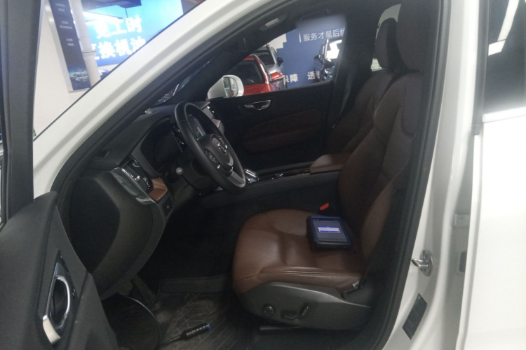 沃尔沃XC60 2024款 B5 四驱智逸豪华版中控内饰7003