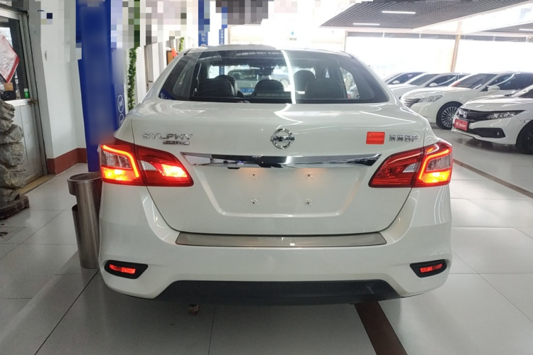 日产 轩逸 2021款 经典 1.6XL CVT豪华版车身外观6