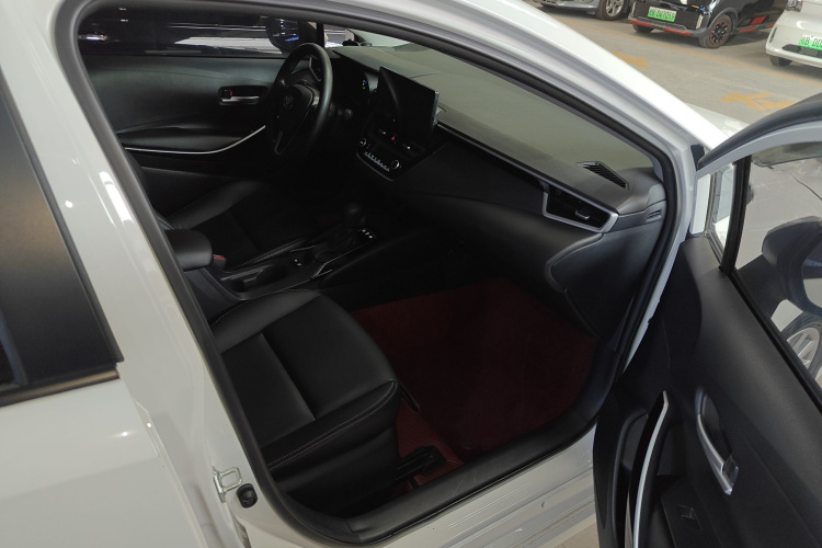 丰田 卡罗拉 2023款 1.8L 智能电混双擎 精英版局部细节41