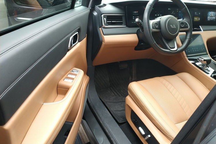 理想汽车 理想ONE 2020款 增程6座版中控内饰20