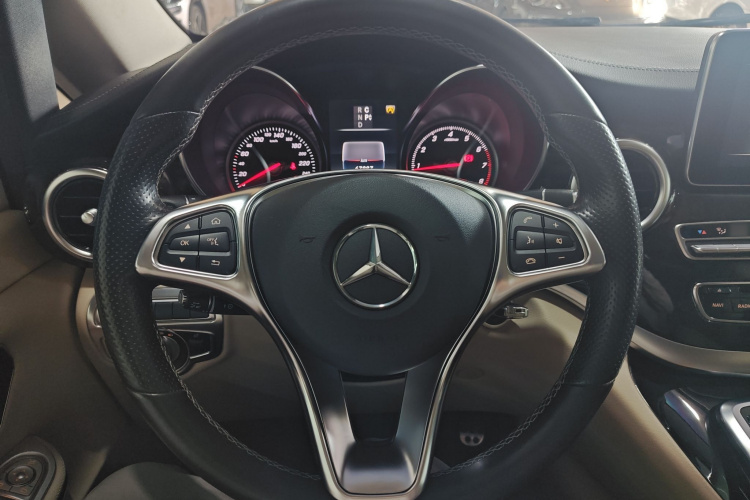 奔驰V级 2018款 V 260 L 尊贵加长版 国VI中控内饰13