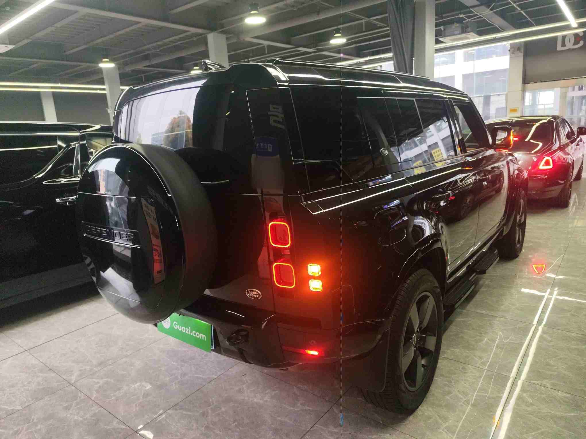 车辆右后45度视角展示