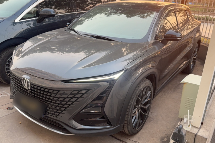 长安UNI-T 2022款 1.5T 尊贵型车身外观1