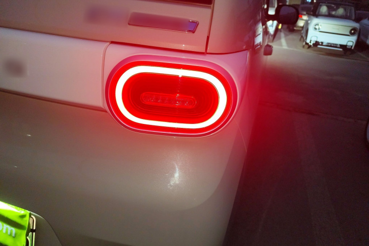 五菱汽车 宏光MINIEV 2024款 第三代 215km 青春版车身外观9