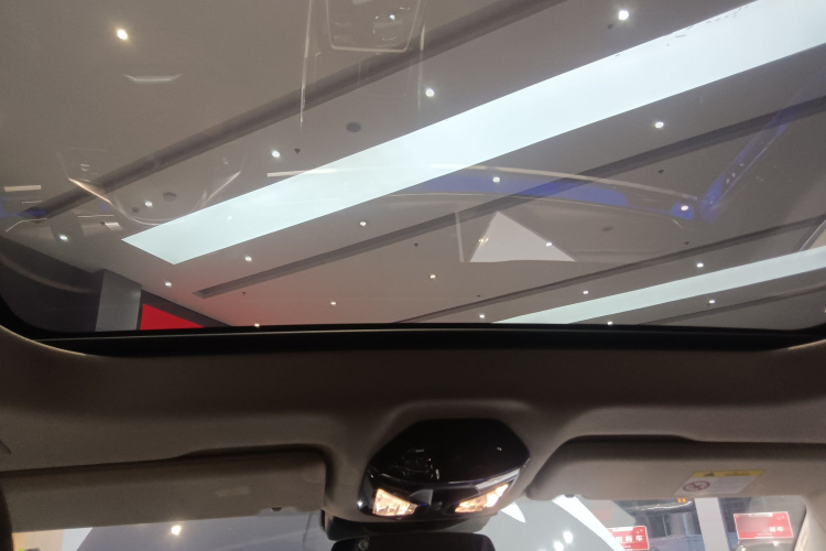 宝马7系 2023款 735Li 豪华套装中控内饰22