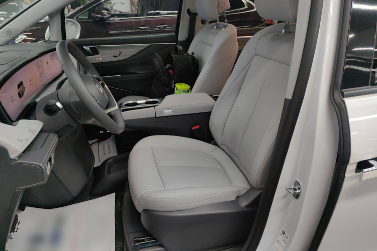 别克GL8 2025款 陆尊 智享版局部细节19