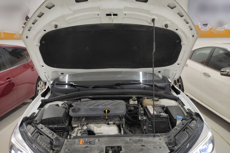 荣威i5 2021款 1.5L CVT钻石版机舱底盘24