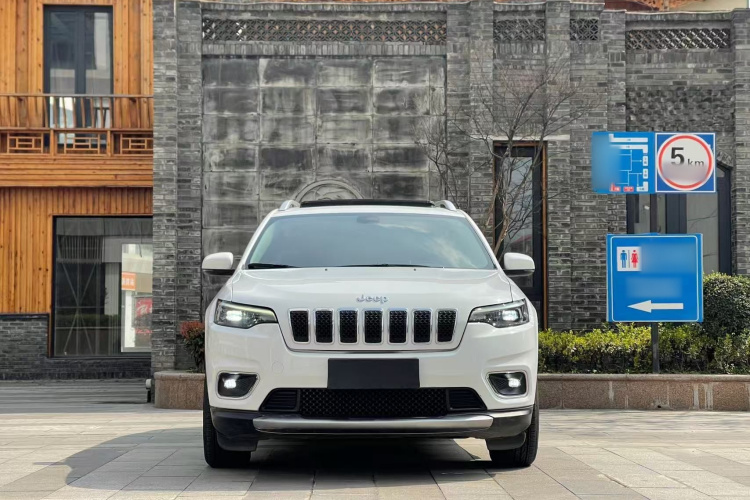 Jeep 自由光 2019款 2.0T 两驱智享版 国VI车身外观2