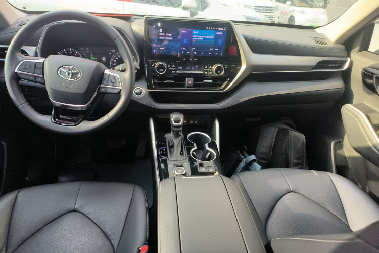 丰田 汉兰达 2022款 380T 四驱尊贵版 7座中控内饰7002
