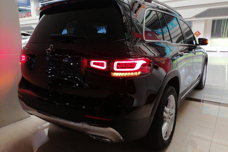 奔驰GLB 2023款 GLB 220 动感型车身外观7