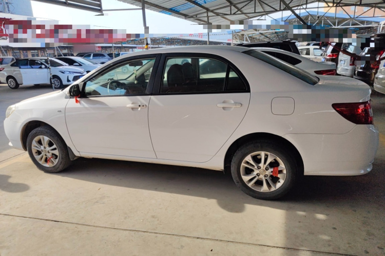 比亚迪F3 2015款 节能版 1.5L 手动豪华型车身外观4