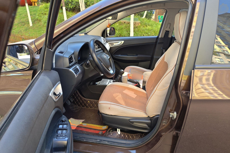 一汽 骏派D60 2015款 1.5L 手动标准型中控内饰19
