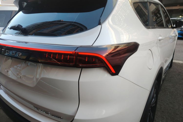 捷途X70 PLUS 2021款 1.5T 手动林 5座车身外观9
