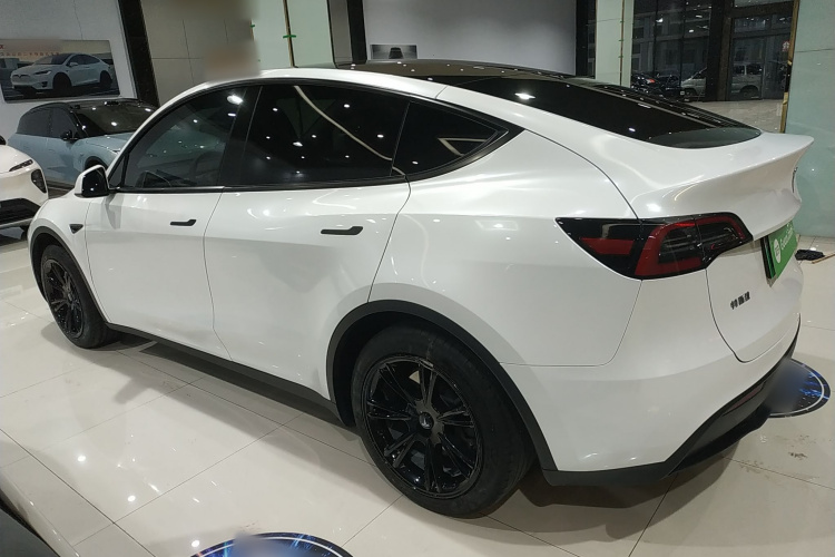 特斯拉 Model Y 2022款 改款 后轮驱动版车身外观4