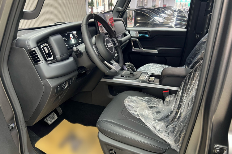 212 T01 2024款 2.0T 机械师中控内饰7007