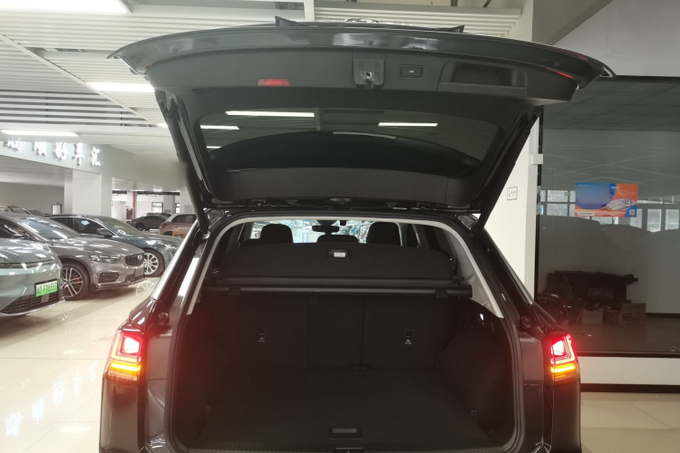 大众 探岳 2023款 330TSI 两驱R-Line高能版机舱底盘23