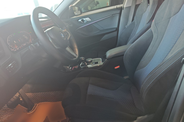 宝马2系(进口) 2021款 225i 四门轿跑车 M运动曜夜套装局部细节19