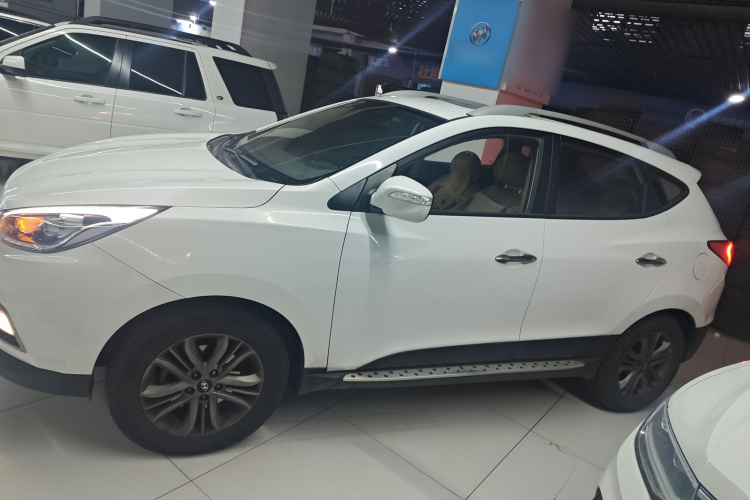 北京现代ix35 2013款 2.0L 自动两驱智能型GLS 国IV车身外观4