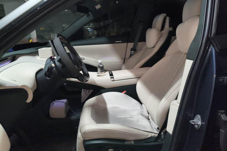 小米汽车 小米YU7 2025款 超长续航高性能四驱Max版中控内饰19