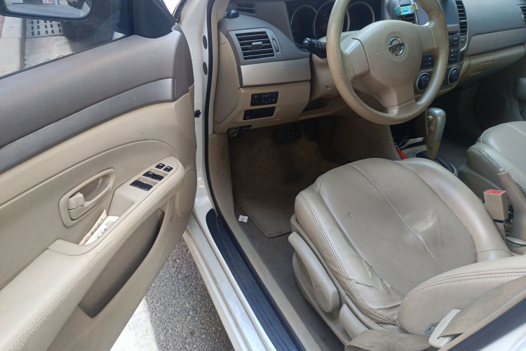 日产 轩逸 2012款 经典 1.6XE 自动舒适版中控内饰20