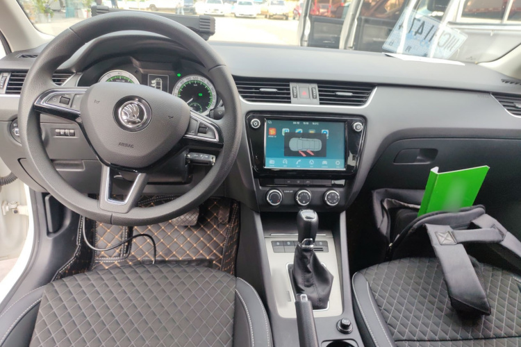 斯柯达 明锐 2019款 1.5L 自动豪华版中控内饰12