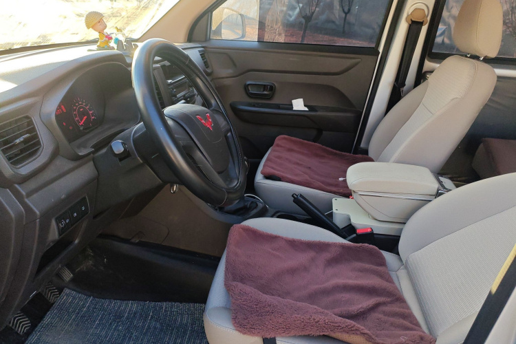 五菱汽车 五菱宏光V 2022款 1.5L劲取版电动助力LAR中控内饰19