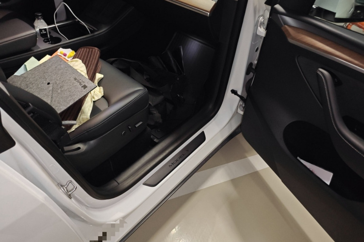 特斯拉 Model Y 2021款 长续航全轮驱动版局部细节9005