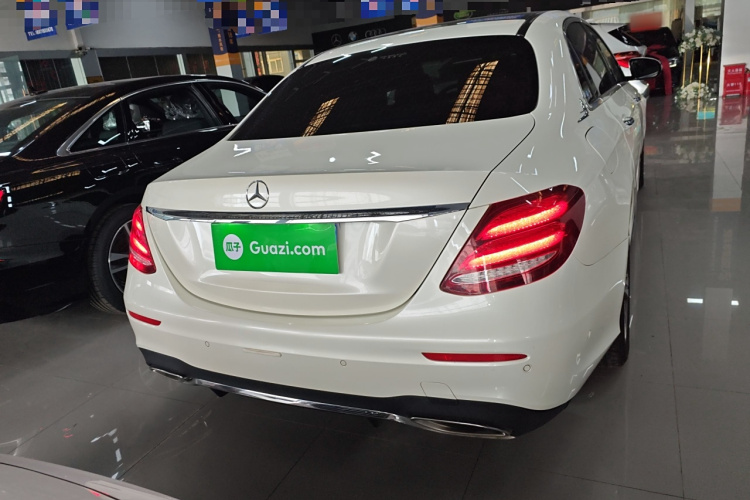 奔驰E级 2020款 E 260 L 运动型车身外观6
