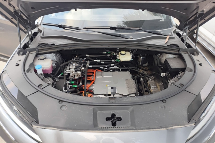 比亚迪 宋PLUS新能源 2025款 EV 智驾版 605km 旗舰型机舱底盘24