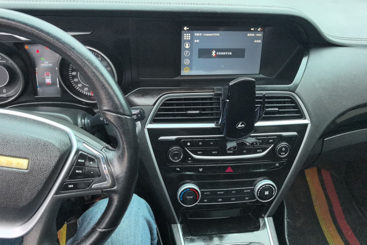 猎豹汽车 猎豹CS10 2017款 1.5T 手动尊贵型中控内饰12