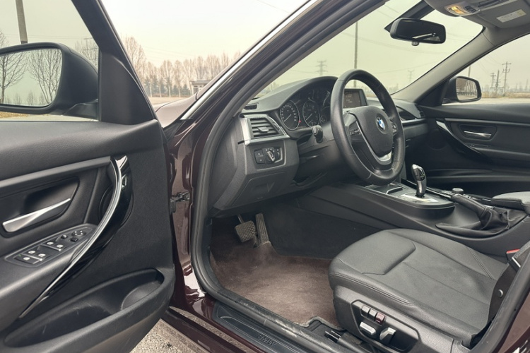 宝马3系 2017款 320Li 时尚型中控内饰7001