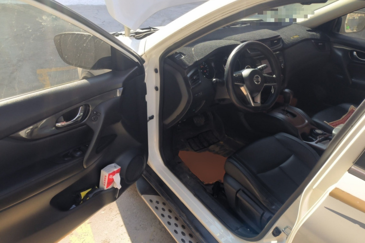 日产 奇骏 2017款 2.0L CVT舒适版 2WD中控内饰7003