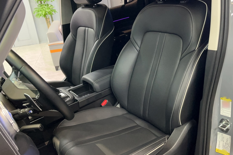 坦克300 2023款 越野版 2.0T 征服者局部细节19