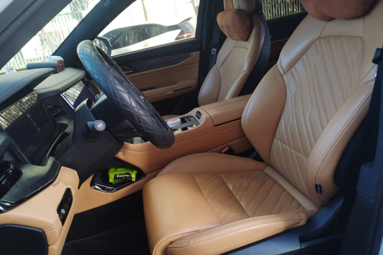 领克09 2021款 2.0T Ultra 六座中控内饰19