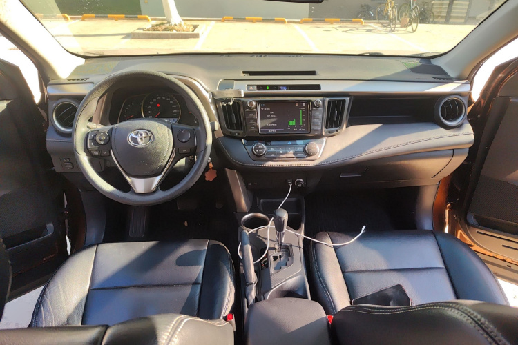 丰田 RAV4荣放 2015款 2.0L CVT两驱风尚版中控内饰12