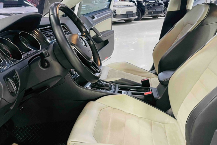 大众 高尔夫 2017款 230TSI 自动豪华百万辆纪念版中控内饰7005