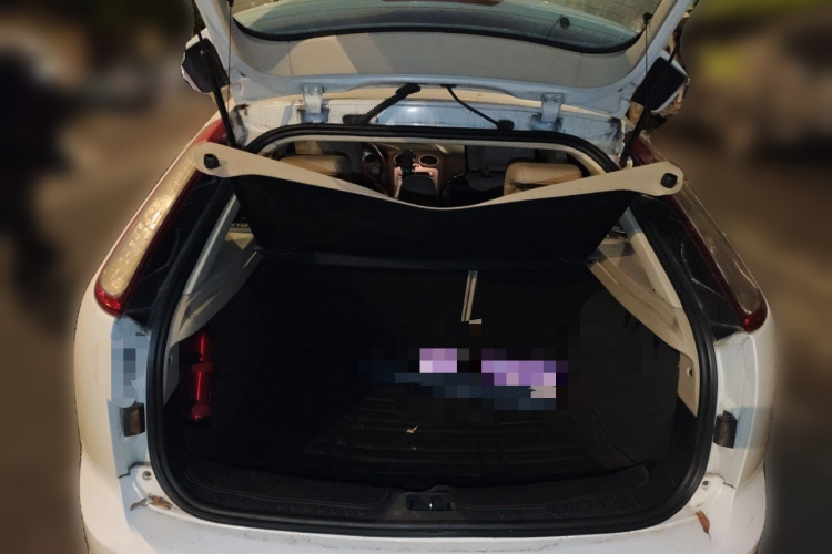 福特 福克斯 2013款 两厢经典 1.8L 手动时尚型局部细节23