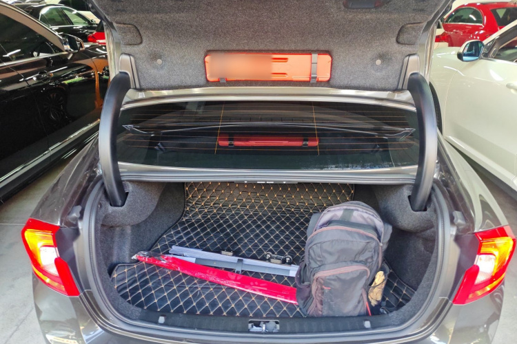 沃尔沃S60 2019款 S60L T5 智远版机舱底盘23