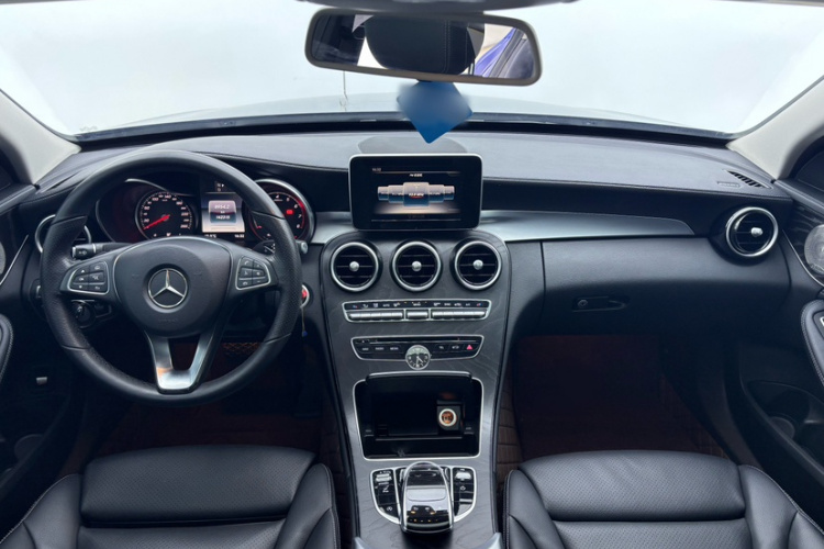 奔驰C级 2018款 C 180 L 时尚型运动版中控内饰7004