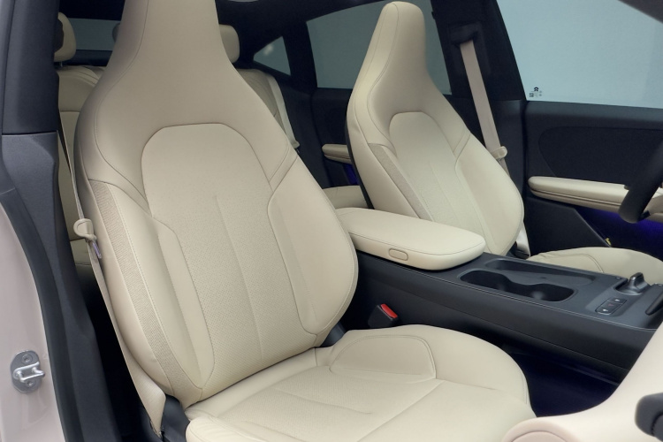 蔚来ET5 2022款 75kWh中控内饰7002