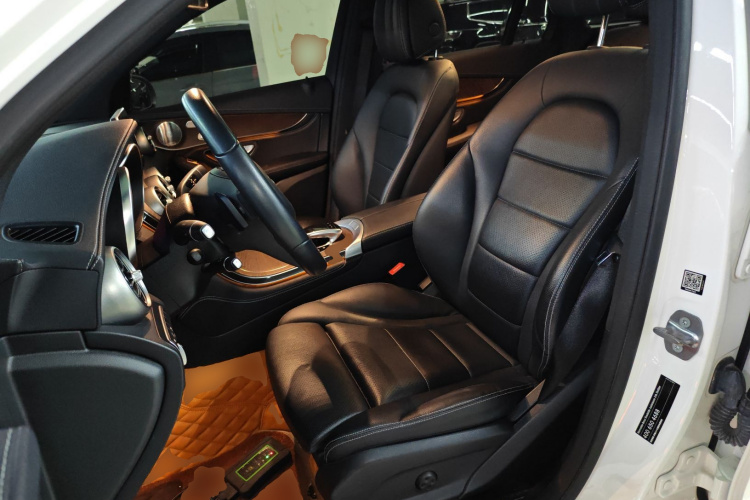 奔驰GLC 2019款 改款 GLC 300 L 4MATIC 动感型中控内饰19