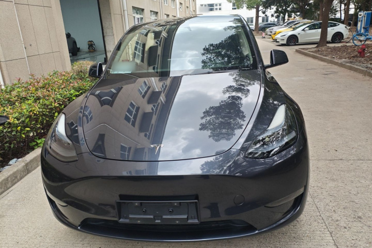 特斯拉 Model Y 2024款 长续航全轮驱动版车身外观2
