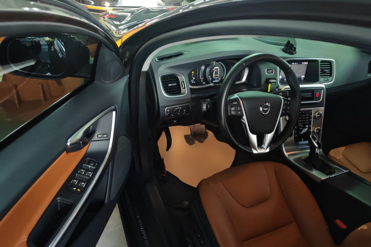 沃尔沃S60 2019款 S60L T5 智远版中控内饰20