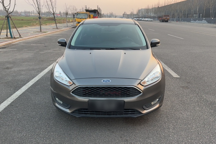 福特 福克斯 2015款 两厢 1.6L 自动舒适型车身外观6004