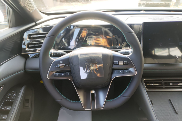 比亚迪 秦L 2024款 DM-i 120KM超越型中控内饰13