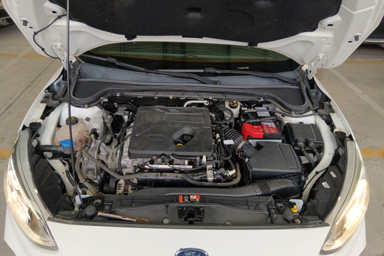 福特 福克斯 2020款 三厢 EcoBoost 180 自动锋潮型机舱底盘24