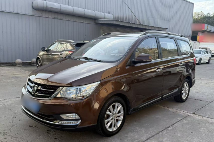 宝骏730 2016款 1.8L iAMT豪华型 7座车身外观1