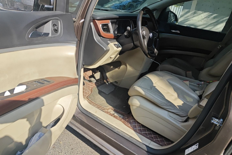 别克GL8 2017款 25S 豪华型 国V中控内饰7003