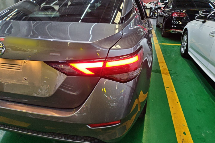 日产 轩逸 2021款 1.6L XL CVT智享版车身外观9