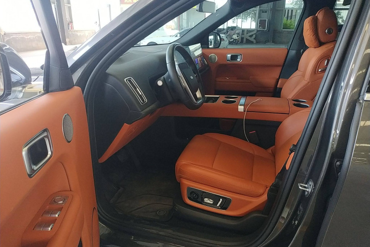 理想汽车 理想L9 2022款 Max中控内饰7003